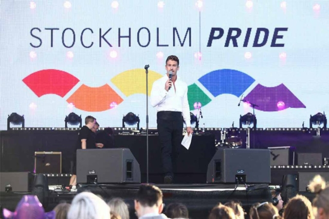 Eventfoto på scen från Stockholm Pride